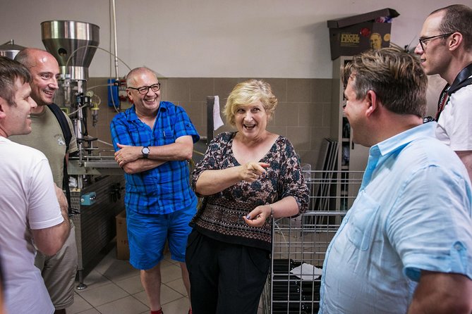 Balsamic Vinegar, Olive oil and Organic Winery Tour in Assisi with tasting - Walking through organic vines and olive trees