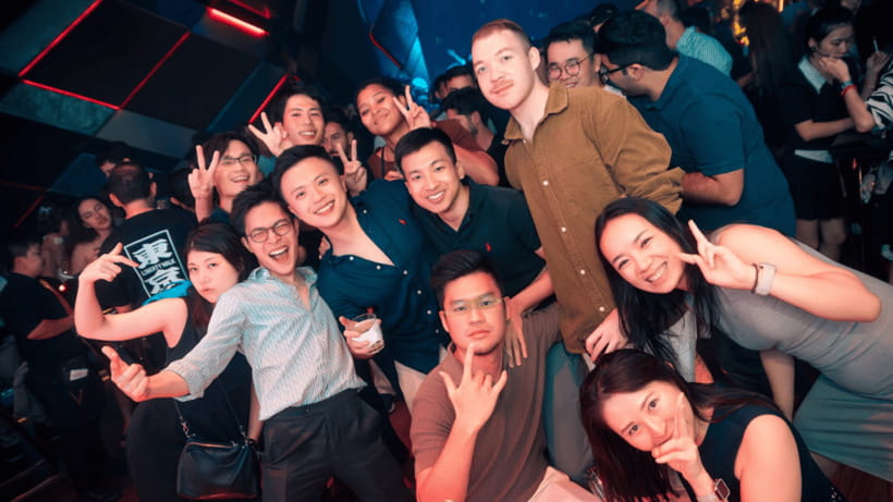 Bangkok: Pub Crawl - La Paca Ya-Dong brings in a local drinking custom