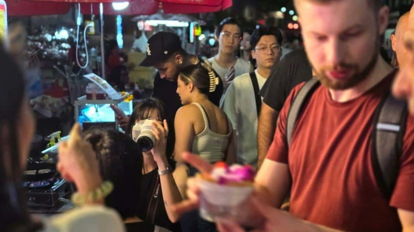 Bangkok: Street Food Tasting Tour at Night - Starting outside Wat Mangkon MRT station