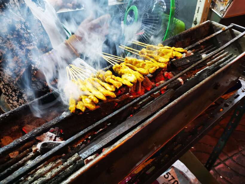 Bangkok: Street Food Tasting Tour at Night - Should you book this night food tour?