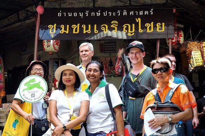 Bangkok Tuk Tuk Night Tour with food & drinks in Siam & Silom - Silom ends with Thai drinks in a small bar