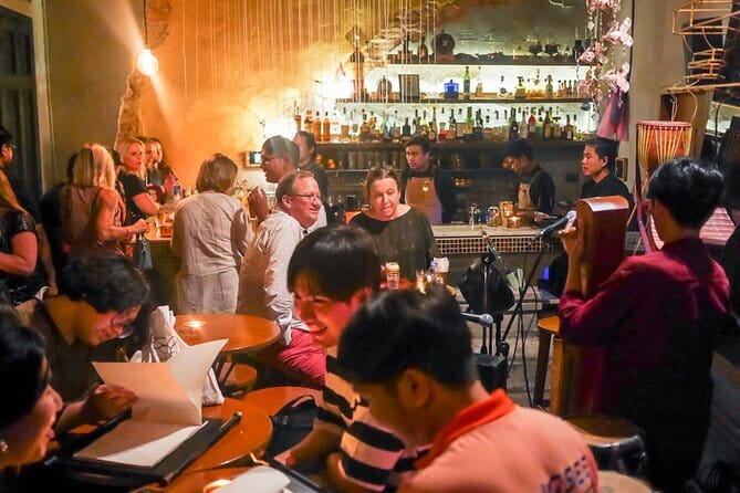 Bangkok Tuk Tuk Night Tour with food & drinks in Siam & Silom - What the guide adds to the night