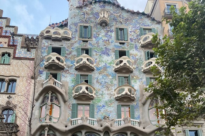 Barcelona: Bar Crawl at Gaixample - What the evening feels like in practice