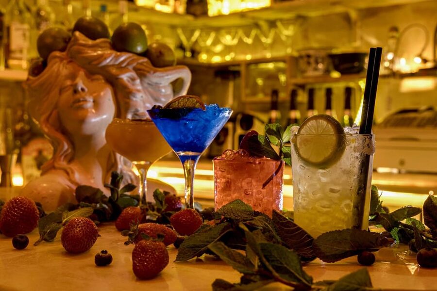 Barcelona: Cocktail Making Class with Tapas - The atmosphere is social, not formal