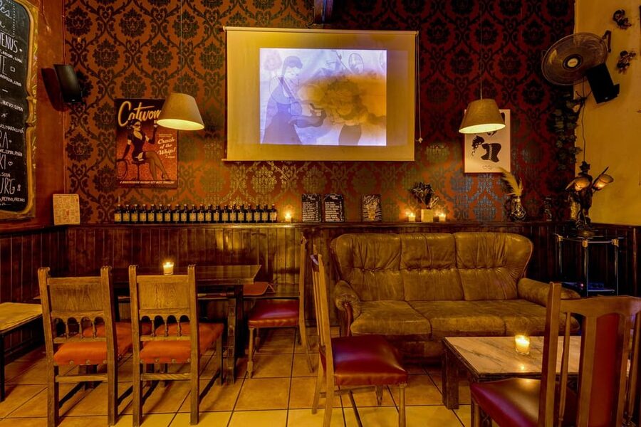 Barcelona: Cocktail Making Class with Tapas - Choosing four drinks from more than 60 options