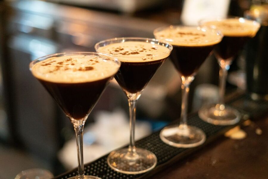 Barcelona: Cocktail Master Class by Mixologist with Tapas - At a glance: four drinks, tapas, and a social evening