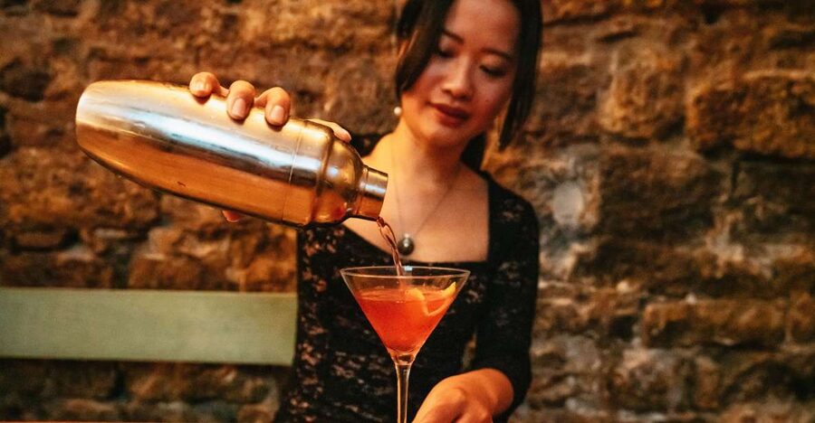 Barcelona: Cocktail Master Class by Mixologist with Tapas - Four cocktails, taught step by step