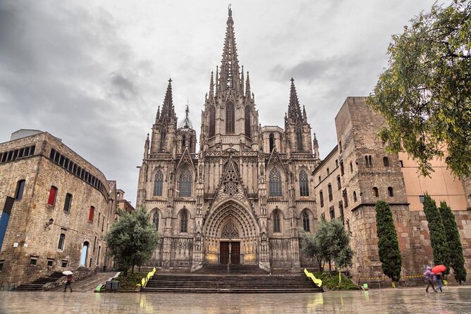 Barcelona E-Bike Small Group Tour with Tapas & Wine Tasting - Key points at a glance