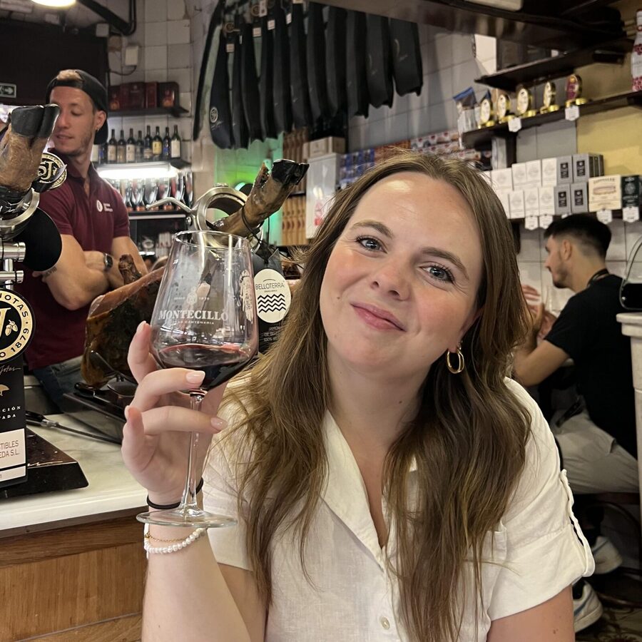 Barcelona: El Born and Gothic Quarter Wine & Tapas Bar Tour - El Born and the Gothic Quarter between courses