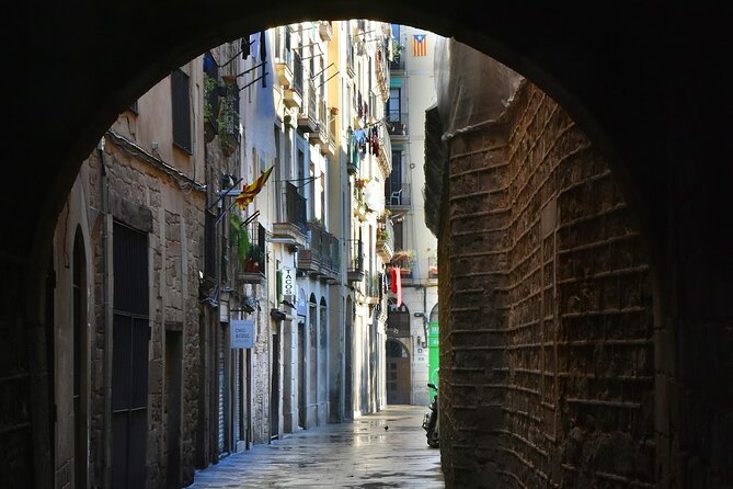 Barcelona Food Tour: Tapas, Paella, Sangria & 8+ Local Tastings - Santa Caterina Market and everyday ingredients