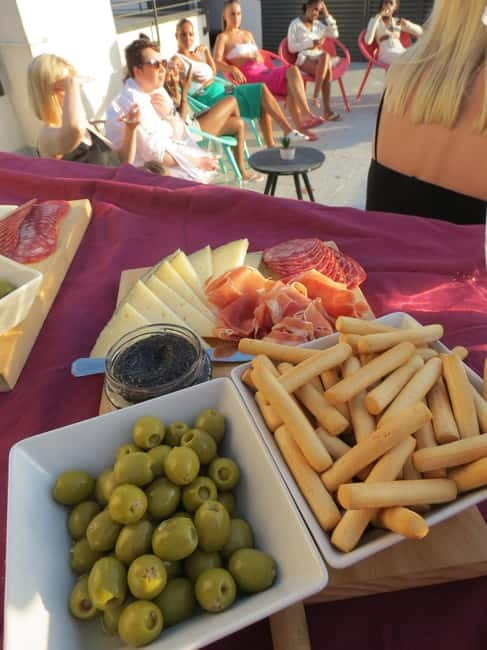 Barcelona: Fun & Unpretentious Rooftop Wine Tasting - The social side: solo-friendly, but not quiet
