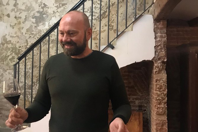 Barcelona Fun Wine Tasting with a Sommelier - Four Spanish wines, one practical lesson at a time