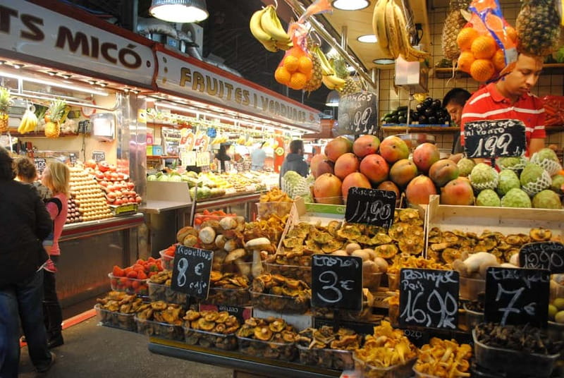 Barcelona: Markets Tour With Food and Wine Tasting Upgrade - The caganer shop and a very Catalan tradition