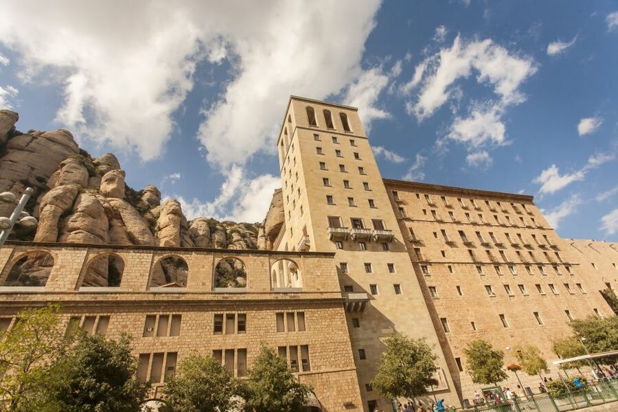 Barcelona: Montserrat with Winery Visit and Farmhouse Lunch - Montserrat: sanctuary, rock, and open choices