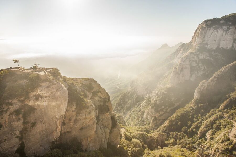 Barcelona: Montserrat with Winery Visit and Farmhouse Lunch - Choosing between the funicular and the trails