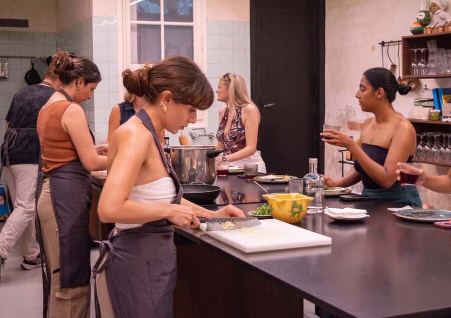 Barcelona: Paella & Tapas Cooking Class with Sangria - Starting in Gràcia, with food already at the center