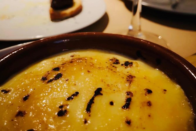 Barcelona Poble Sec Tapas & Wine Tour - Stop three on Carrer de Viladomat: a playful finish with cava