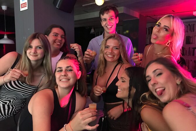 Barcelona Pub Crawl by KING -The Best Party tour & VIP Club Entry - Moving through Barcelona’s bars