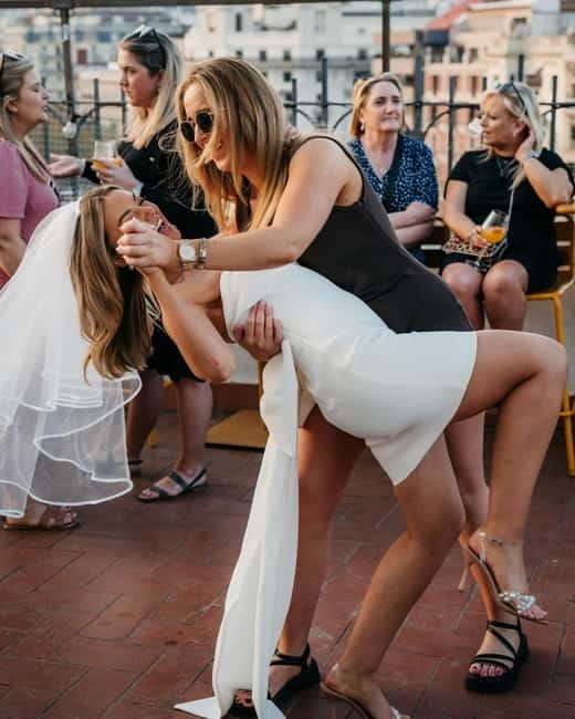 Barcelona: Rooftop Salsa Class with Bottomless Sangria - Sangria comes before the first salsa step