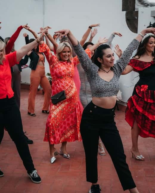Barcelona: Rooftop Salsa Class with Bottomless Sangria - The one-hour lesson: simple steps and plenty of encouragement