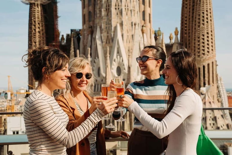 Barcelona: Sagrada Familia Evening Tour with Cava - The interior is where the evening light matters