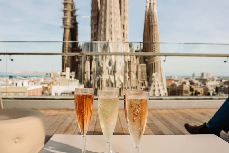 Barcelona: Sagrada Familia Evening Tour with Cava - Practical advice before you go
