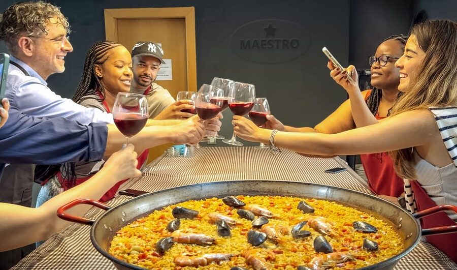 Barcelona: Seafood Paella ★Maestro★ & Tapas & Sangria - A food class with a real sense of place