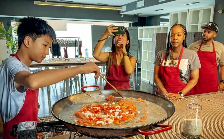 Barcelona: Seafood Paella ★Maestro★ & Tapas & Sangria - Starting at the Sarrià Market
