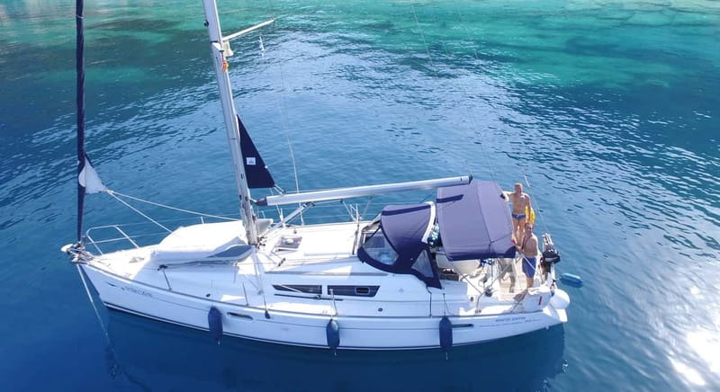 Barcelona: Sunset Boat Trip with Cava Wine and Snacks - Choosing between shared and private sailing
