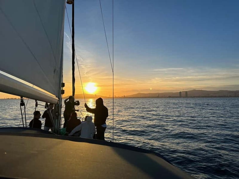 Barcelona: Sunset Boat Trip with Cava Wine and Snacks - The 1.5-hour Barcelona sail