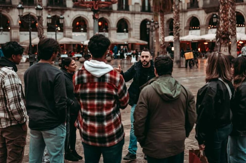 Barcelona: Tipsy Tapas & History Tour in the Gothic Quarter - Second stop: traditional dishes with a surprise