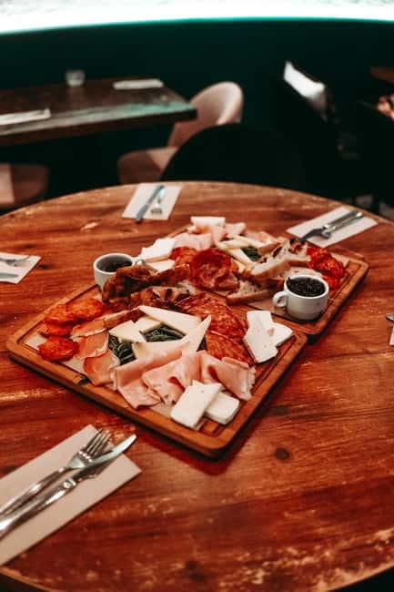 Barcelona: Tipsy Tapas & History Tour in the Gothic Quarter - The food and drink: enough for dinner?