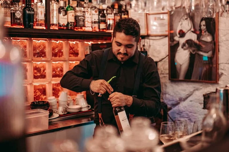 Barcelona: Tipsy Tapas & History Tour in the Gothic Quarter - Walking the Gothic Quarter with Ricardo