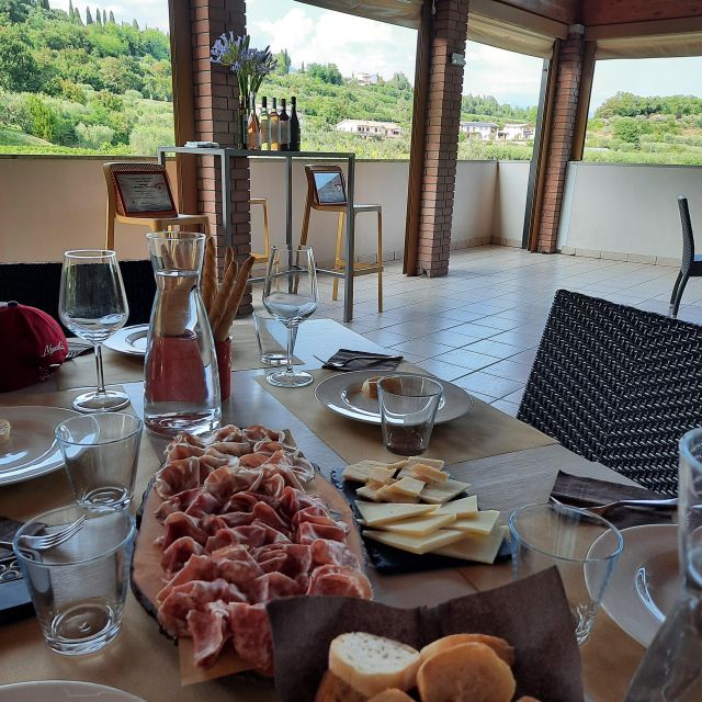 Bardolino: Vineyard Tour with Wine, Olive Oil & Food Tasting - Five Wines, From Sparkling Chiaretto to White IGT