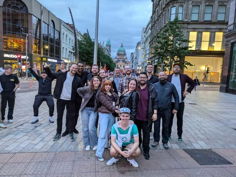 Belfast: Pub Crawl and Bar Walking Tour with Two Drinks - Live music gives the night its character