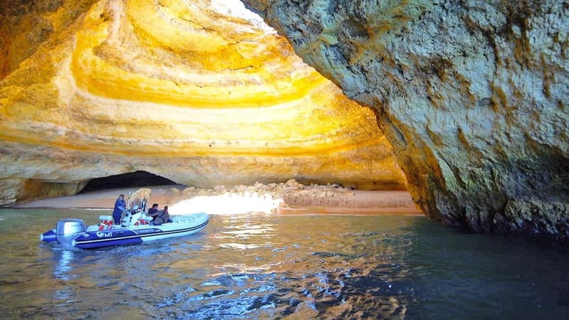 Benagil Caves Full Circuit Happy Hour - Who should book this tour?