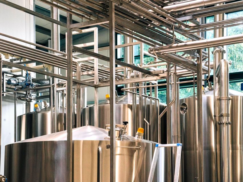 Berlin: Berliner Berg Brewery Tour with Beer Tasting - Inside the 45-minute production tour
