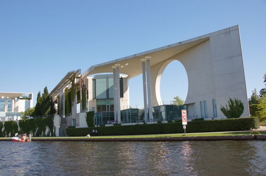 Berlin: Dinner Cruise on the Spree with Prosecco - Leaving Charlottenburg for the Spree