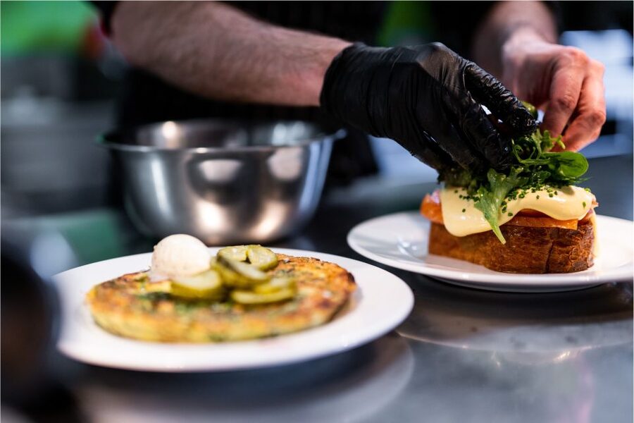 Berlin: Fine Dining Breakfast with Champagne in Schoneberg - Who will enjoy Frühstück 3000 most?