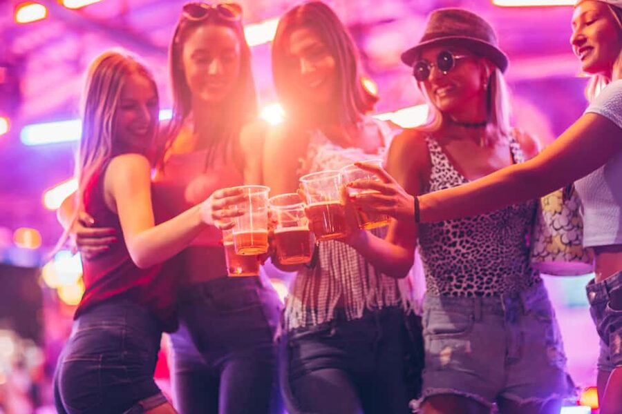 Berlin: Pub Crawl & Party with Free Shots & VIP Club Access - Music Ranging From Techno to Top 40