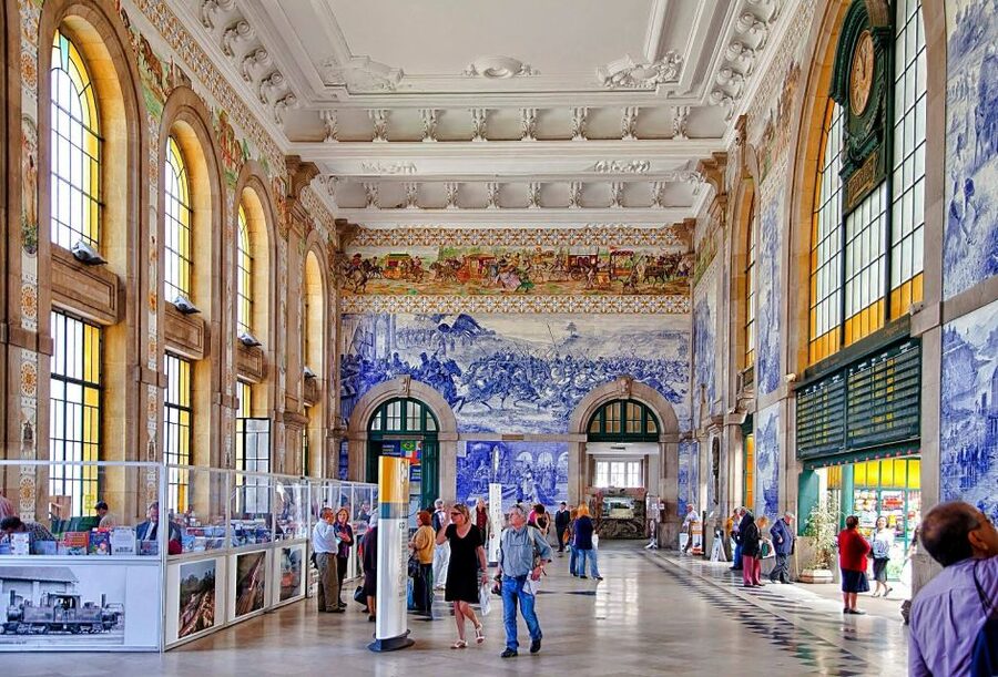 Best of Porto Guided Tour: Cruise & Wine Tasting - São Bento Station and its tile panels