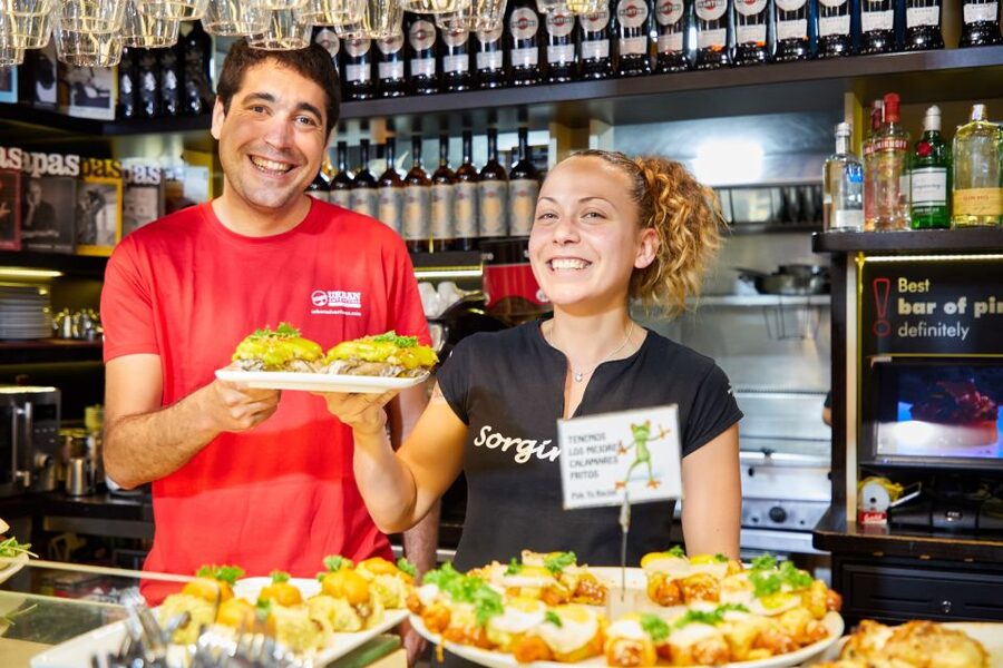 Bilbao: Exclusive Food & Wine Tasting Tour with Local Guide - The first bars: familiar names and local choices
