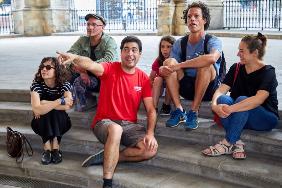 Bilbao: Exclusive Food & Wine Tasting Tour with Local Guide - What the guides add to the evening