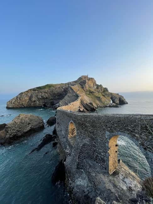 Bilbao: Gaztelugatxe, Bermeo, Mundaka, Gernika, & Wine Tour - San Juan de Gaztelugatxe and the 241-step climb