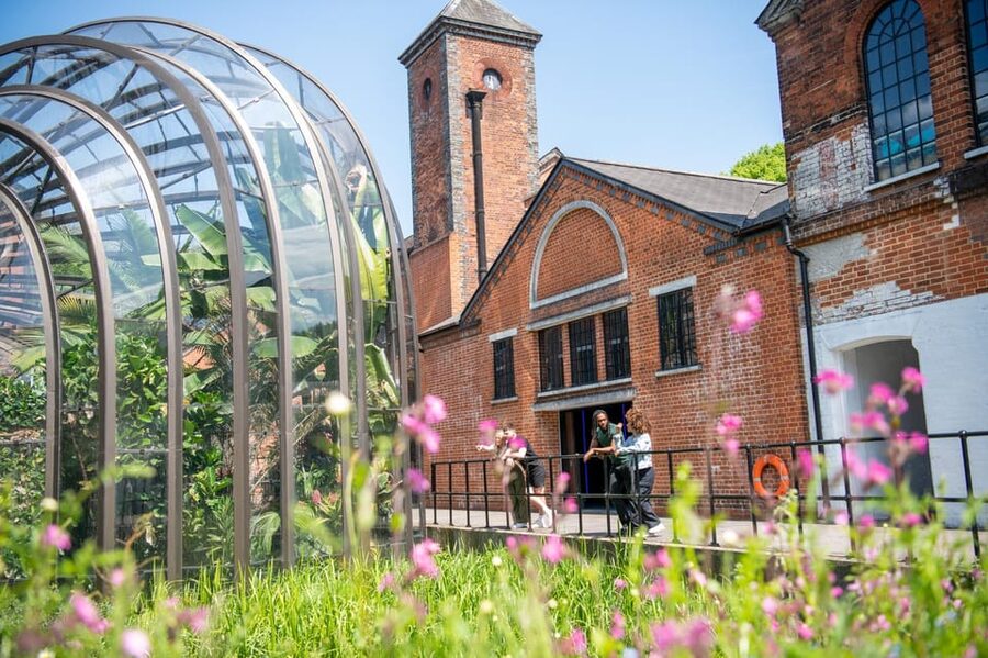 Bombay Sapphire Gin Distillery Tour - Begin at the Turbine Bar with a complimentary drink