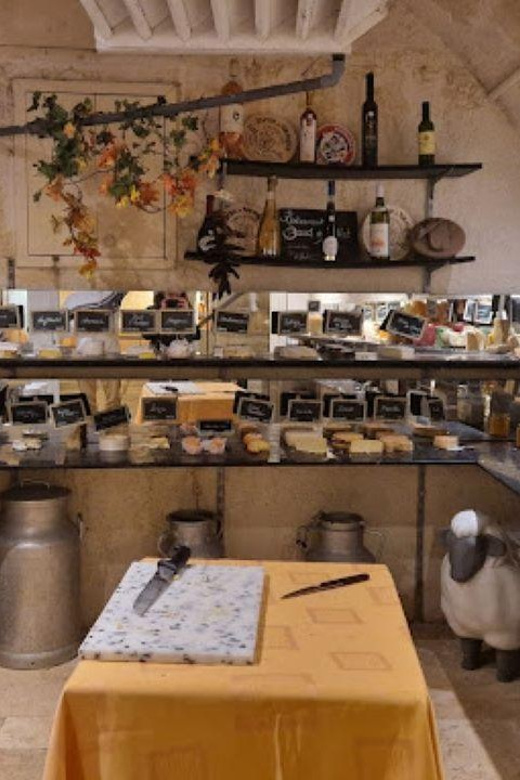 Bordeaux Gourmet Experience: Cheese & Wine Tasting - Three tasting rounds, from dry white to Sauternes