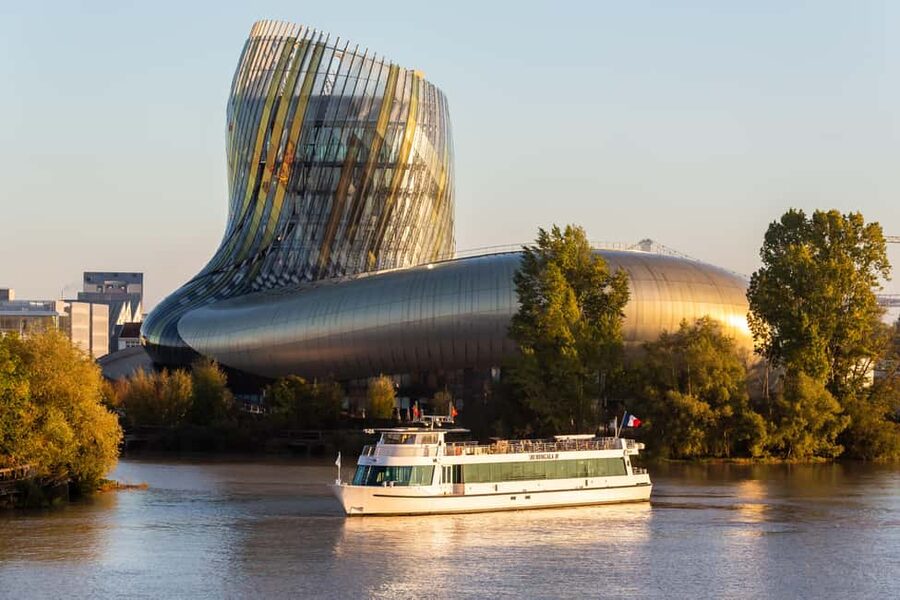Bordeaux: Guided Wine and Canelé Discovery Cruise - Key points to know before boarding
