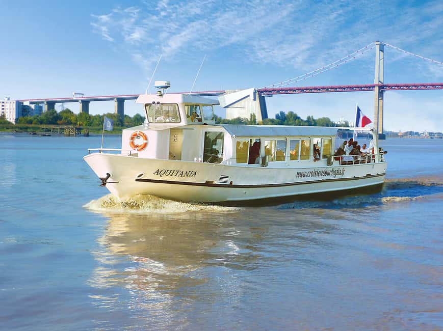 Bordeaux: Guided Wine and Canelé Discovery Cruise - Wine, canelé, and the timing of the tasting