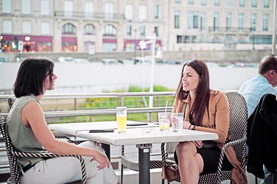 Bordeaux: Guided Wine and Canelé Discovery Cruise - The first sights: Pont de Pierre to Place des Quinconces