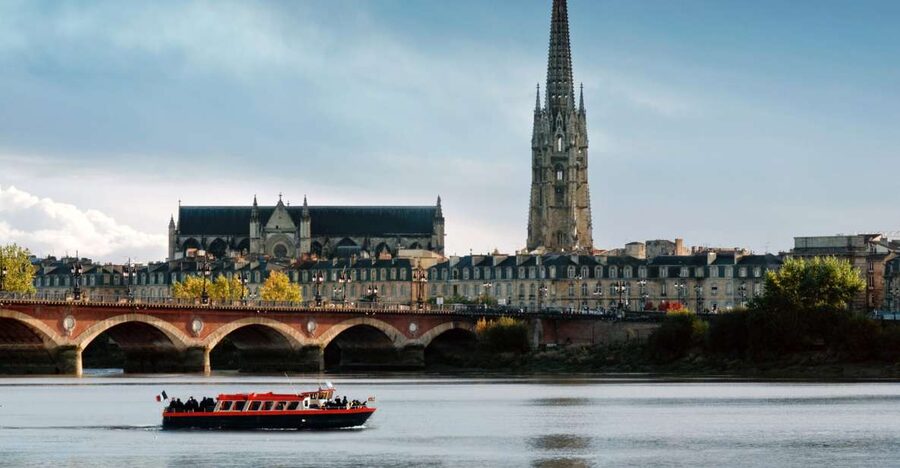 Bordeaux: River Cruise with Commentary, Wine and Canelé - Boarding the Sirius at Ponton d’Honneur